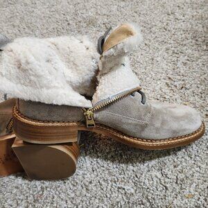 Vince sherpa  booties Size 6,5